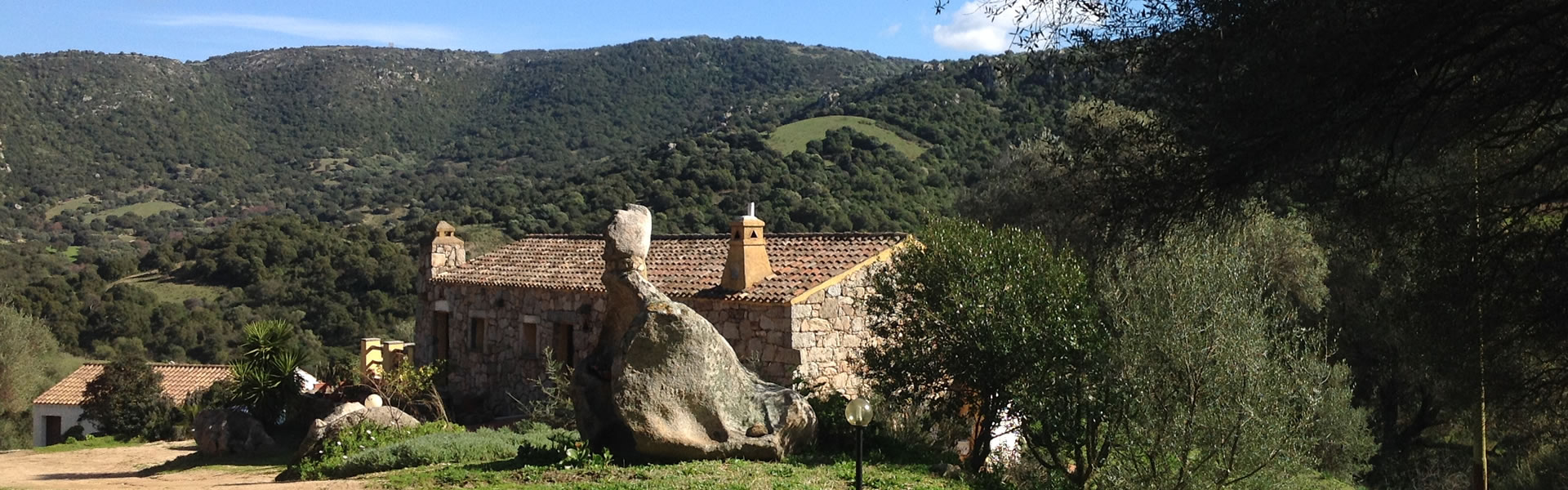 The panoramic setting of Lu Rotu Agriturismo