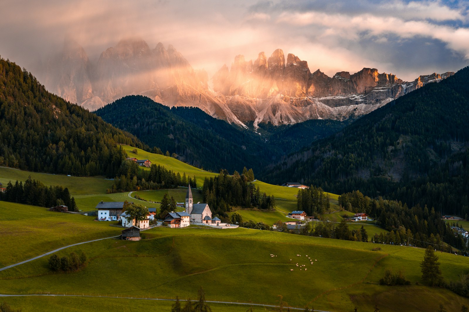 Dolomites in October 2026: lifts open to 8 November and 12 hotels for larches