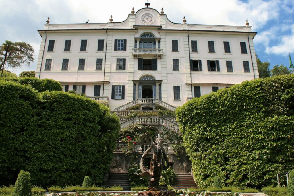 Villa Sola Cabiati: The Lake Como House You Take in Full