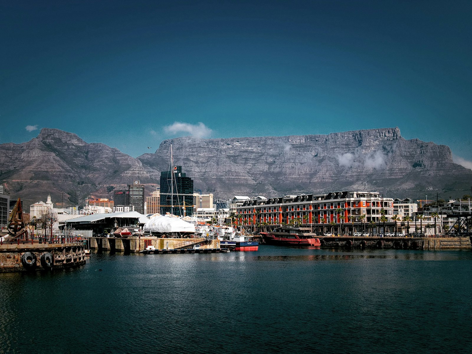 The Cape Town EDITION opens: 142 rooms at Quay 7, facing Table Mountain