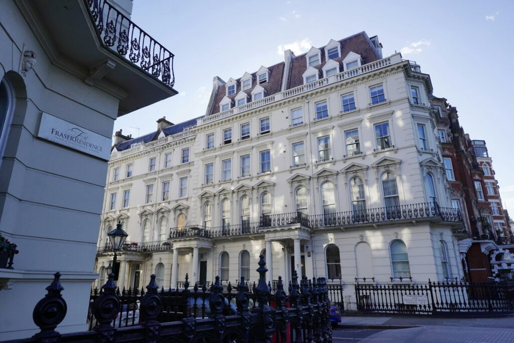 Prime London: £2.4bn spent on 121 homes above £10m as prices edge up