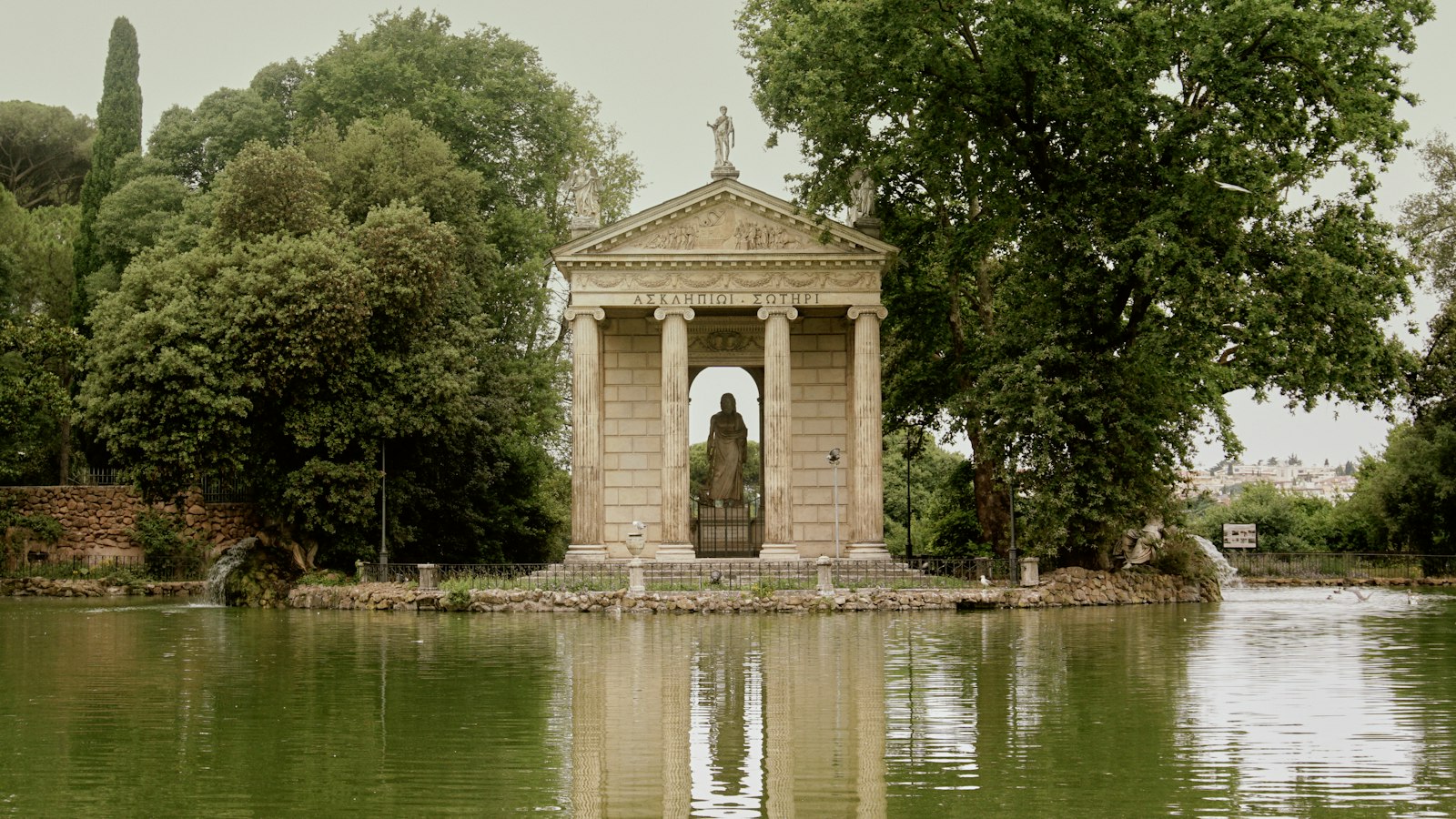 Via Veneto: Experimental Roma opens with 82 rooms, the Regina adds Primiera